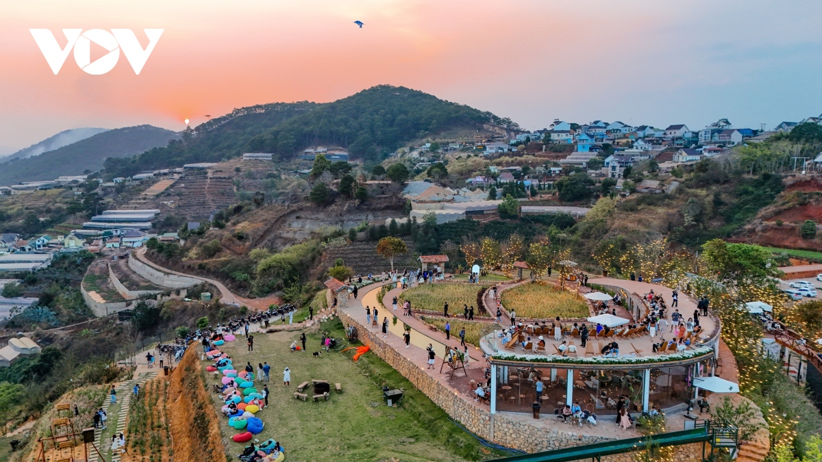 voi thanh pho du lich von noi tieng nhu da lat viec dau tu cai thien ha tang giao thong